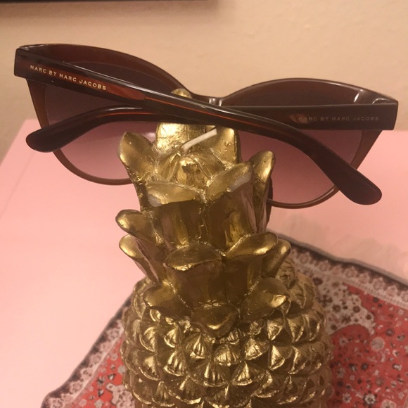 VGUC Marc by Marc Jacobs Cat Eye Sunnies - Picture 2 of 4